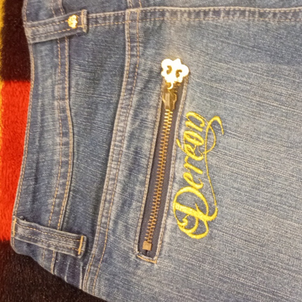Dereon Jeans - Picture 15 of 16
